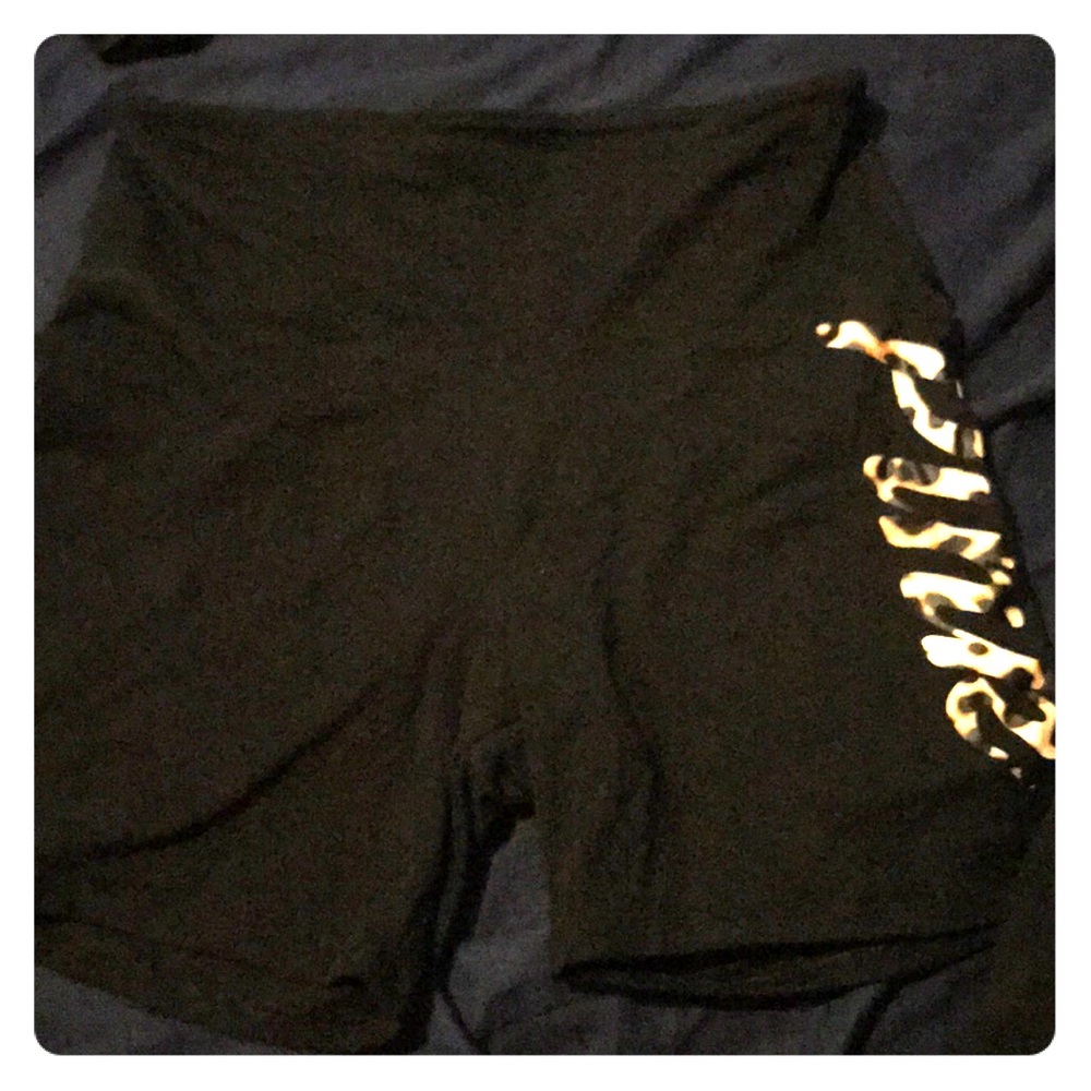 VS PINK BIKER SHORTS  SZ L